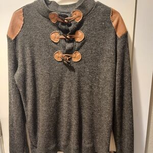 Stylish Yang Xin Yuan Gray Crewneck Sweater with Brown Accents